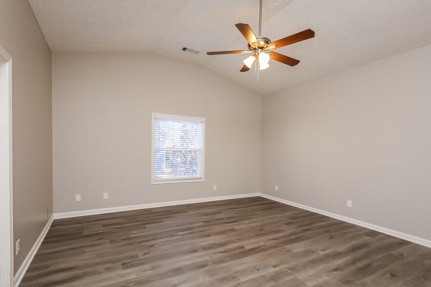 Building Photo - 923 River Rock Dr