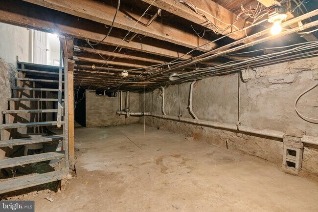 Building Photo - 864 N 42nd St