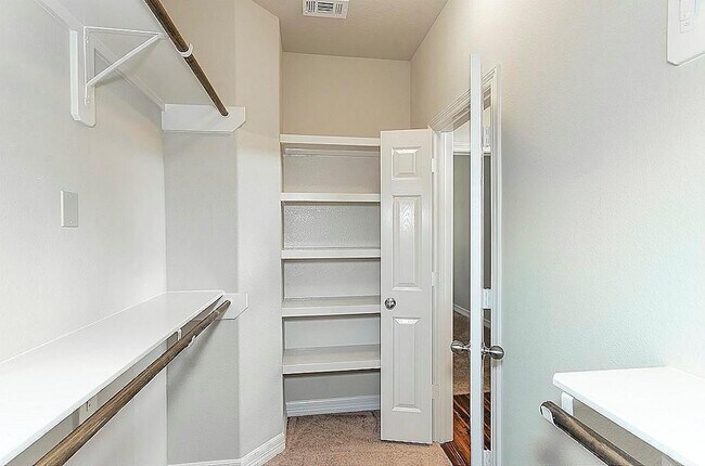 Building Photo - 313 Woodland Hills Dr