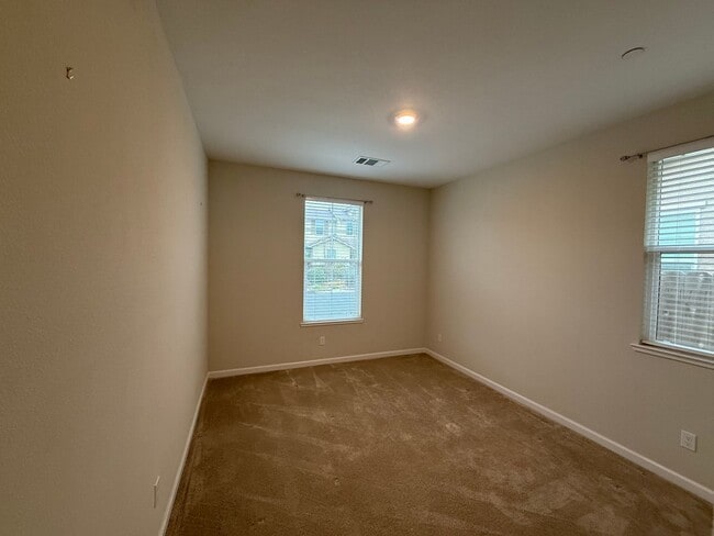 Building Photo - 2021 built two story in Oakdale!