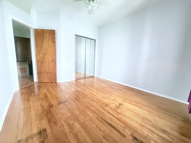 Building Photo - 1509 E 65th St