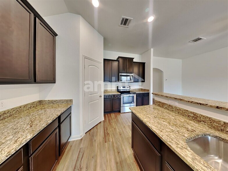 Building Photo - 1373 Violet Ln