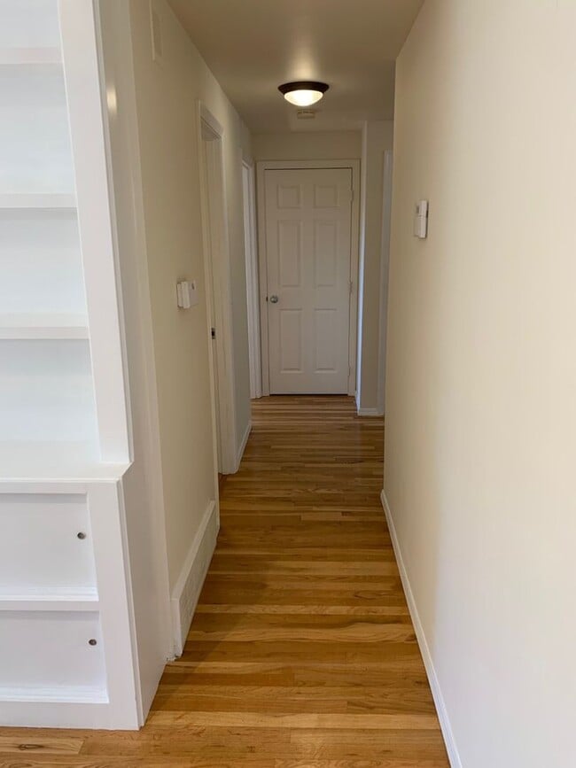 Building Photo - Beautiful and spacious 3 bed + office area...
