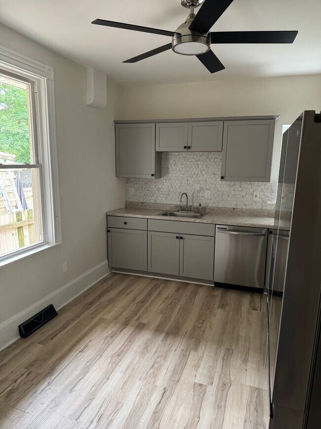 Building Photo - Charming Lancaster City 5 BR/ 1.5 Bath Hom...