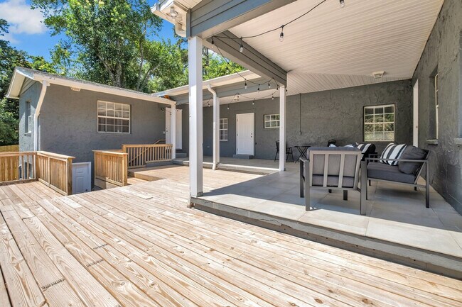 Building Photo - 905 Buena Vista Dr