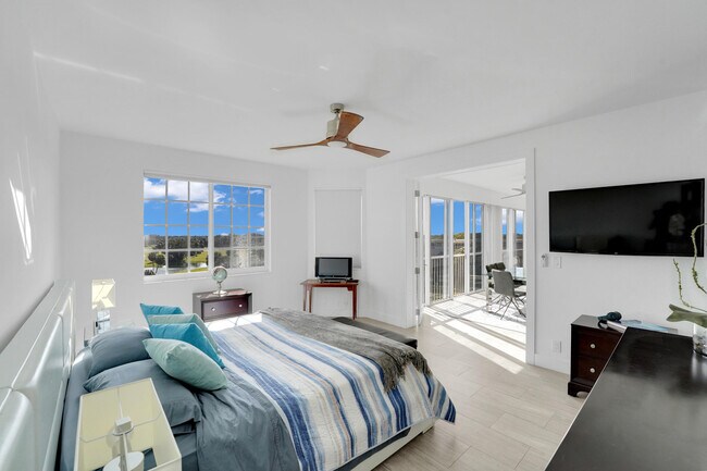 Building Photo - 4114 W Palm Aire Dr