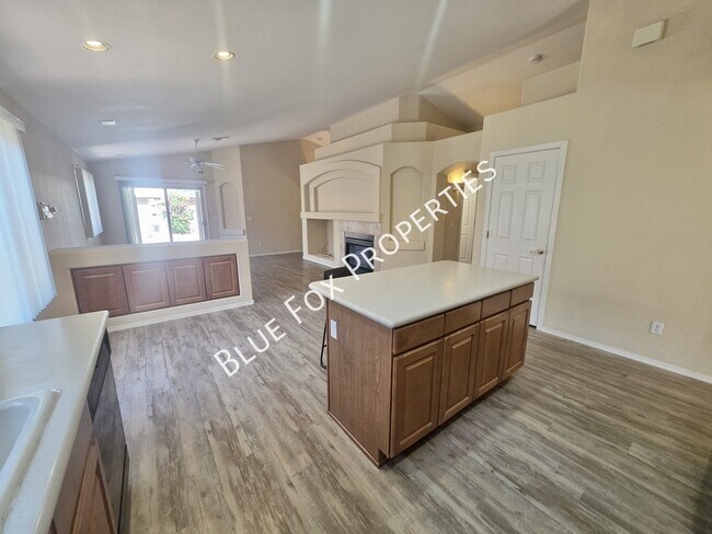 Building Photo - 6078 N Panorama Park Dr
