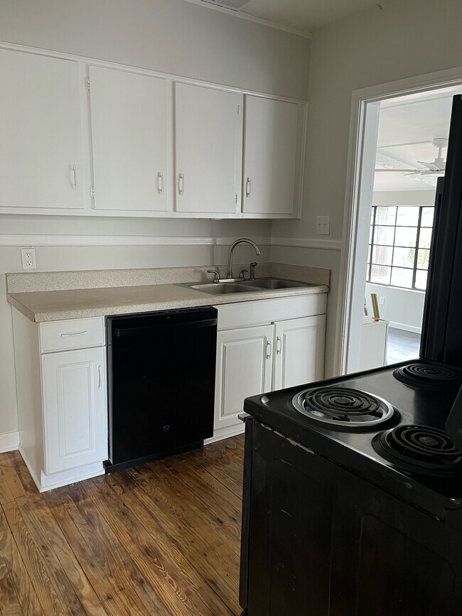 Building Photo - 2227 E 40th St