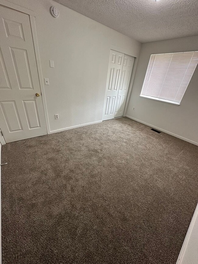 Building Photo - Gorgeous 3 Bedroom 2 Bathroom House!!!! #1101