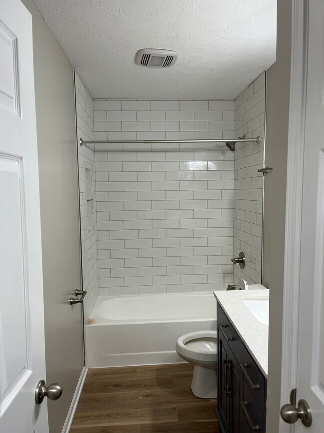 Building Photo - 10728 Lexington Dr