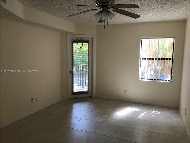 Building Photo - 9999 Summerbreeze Dr