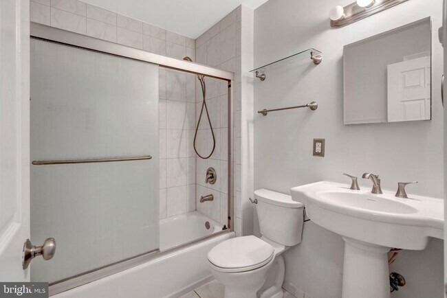Building Photo - 4570 Lawnvale Dr