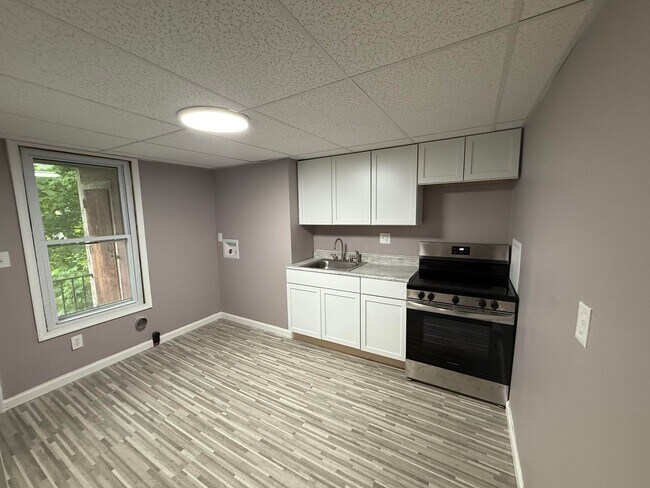 Building Photo - 212 W Ridge St