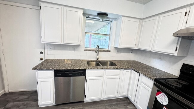 Building Photo - 2511 Maple Tree Ct