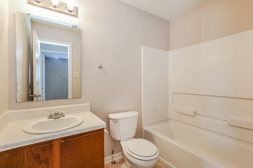 Building Photo - 831 Skywatch Ln