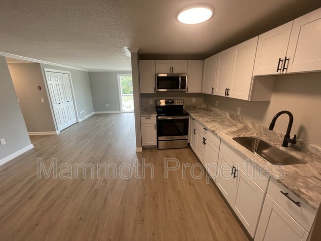 Building Photo - 667 Corning Rd