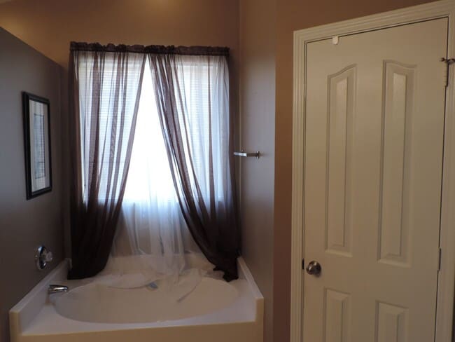 Building Photo - 5 BR/3BA | Newly Renovated Single Family Home |Wheelchair accesible room | Near Pharr Mill Park!