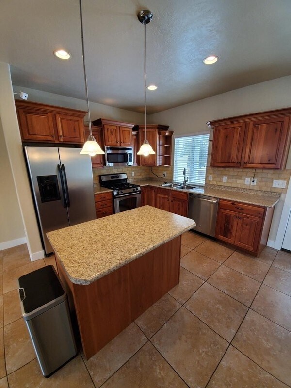 Building Photo - 1049 Quarry View Way