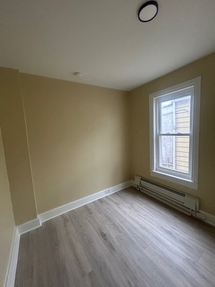 Building Photo - 1030A Elm St