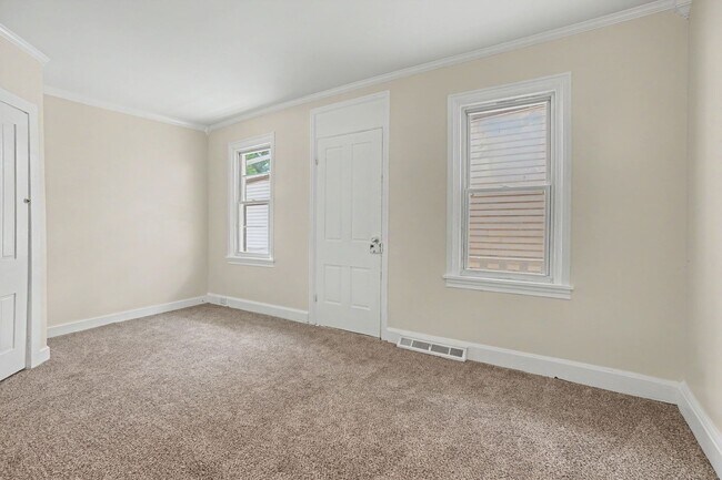 Building Photo - Newly renovated 2 bedroom House near Carlisle school complex