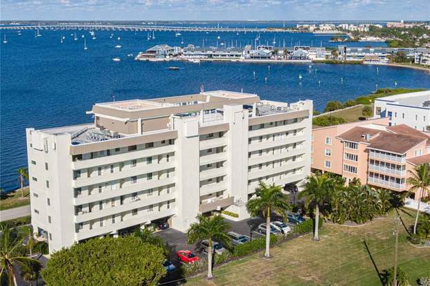 Building Photo - 1500 Park Beach Cir