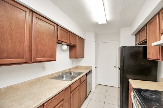 Building Photo - 9700 Leawood Blvd