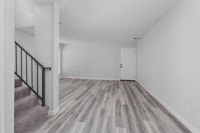 Building Photo - CITY HEIGHTS LOVELY 2 BD, 2 BA, RENOVATED. CLOSE TO YMCA, SCHOOLS