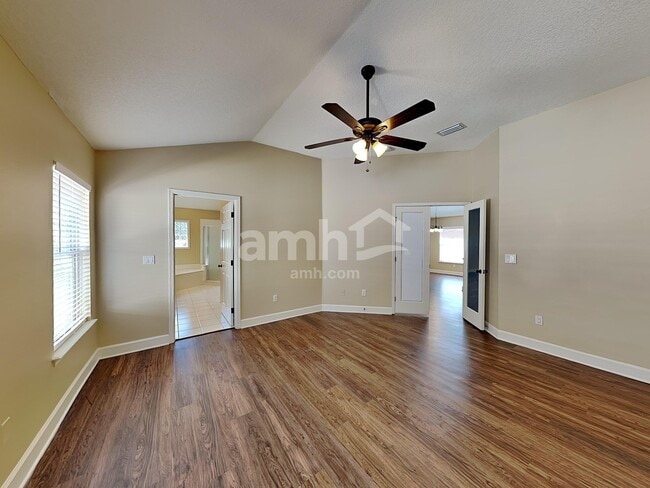 Building Photo - 805 Putters Green Way N