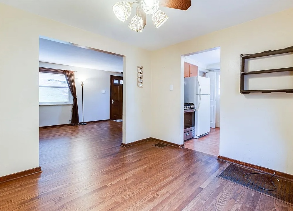 Dining room - 133 Hamburg St