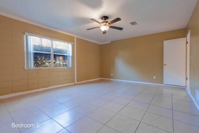 Building Photo - 3515 NW 8th Ave