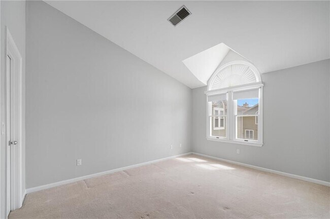 Building Photo - 25 Miles Ave