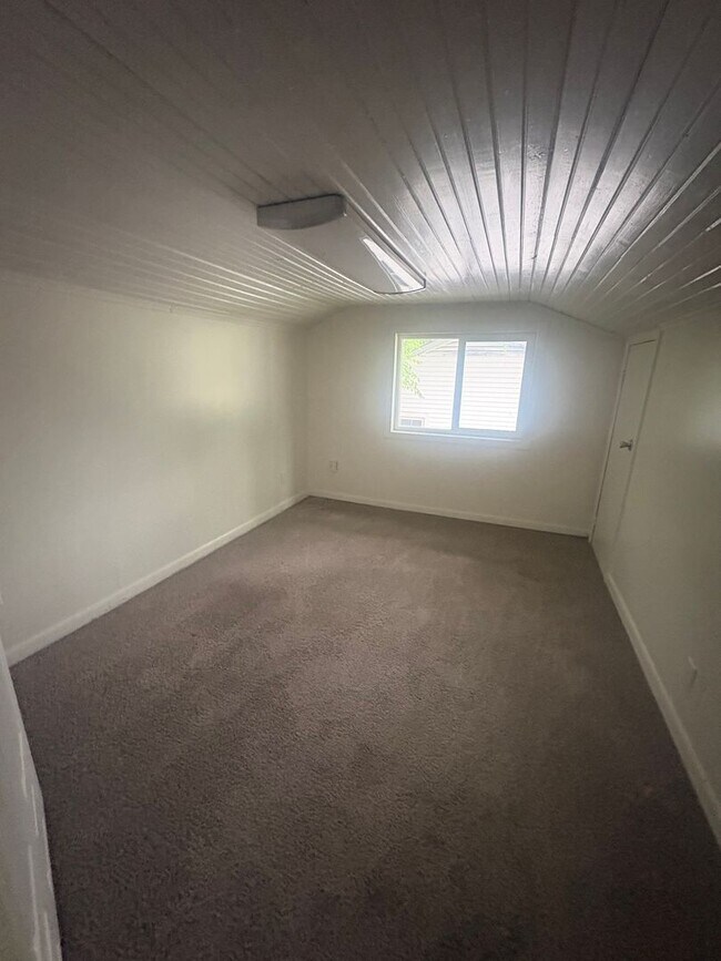 Building Photo - 3 bedroom 1 bath