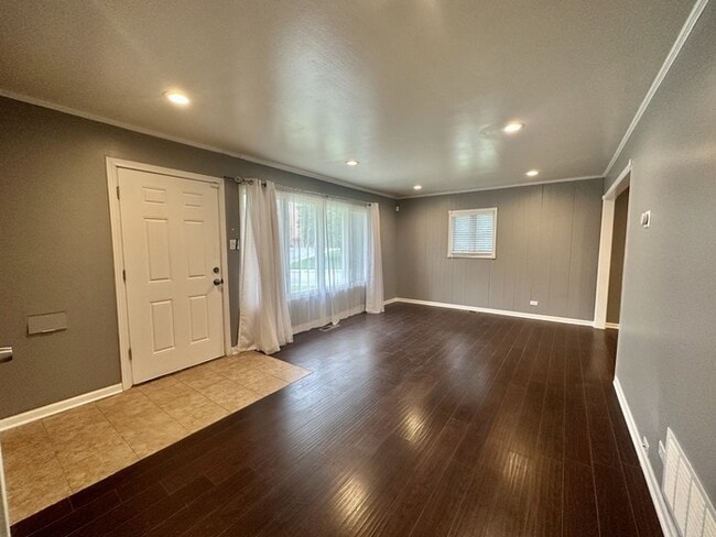 Building Photo - 420 Indianwood Blvd