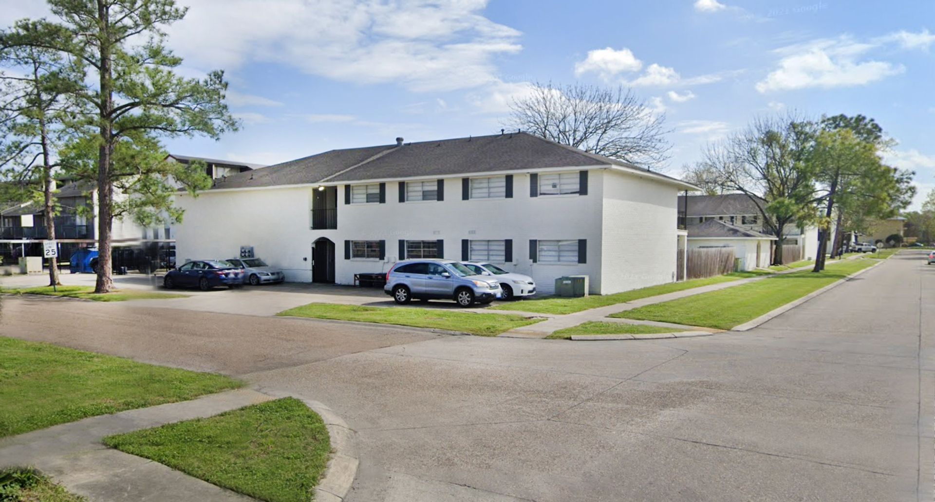 Building Photo - Camelot Apartments