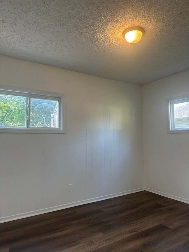 Building Photo - 4 Bedroom 2 Bathroom Home for Rent in East...