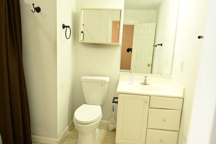 Building Photo - 5206 Bamburg Ct