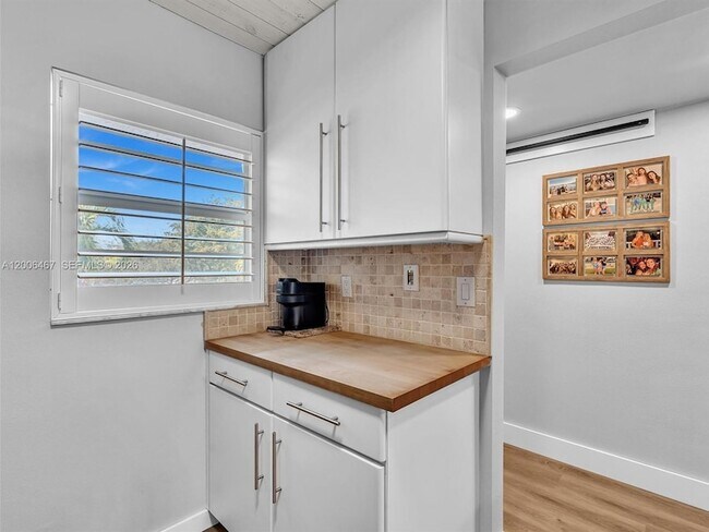 Building Photo - 9340 Lagoon Pl