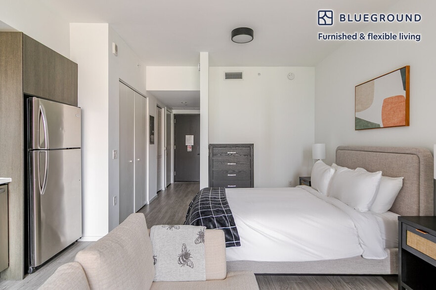 Building Photo - 230 NE 4th St