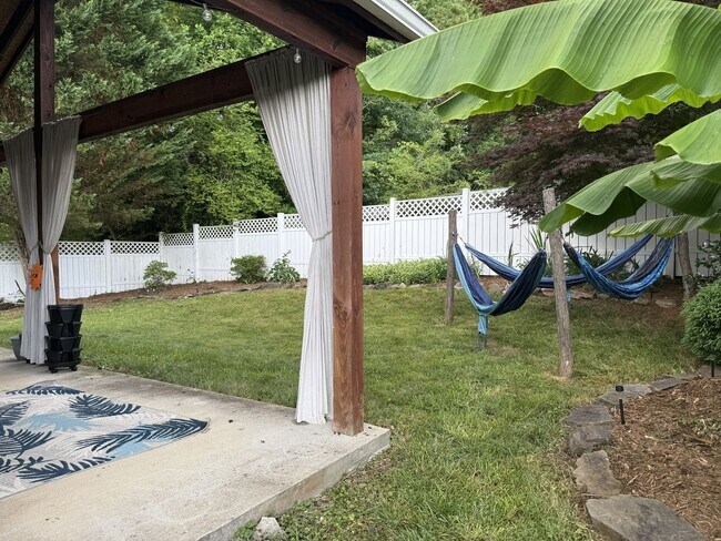 Building Photo - Adorable 2-Bedroom Cottage in Marion!