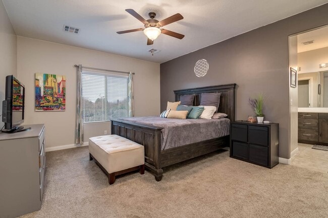 Building Photo - Red Mountain Jewel!  WITH SOLAR PANELS!!