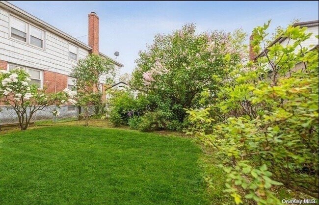 Building Photo - 83-08 Langdale St