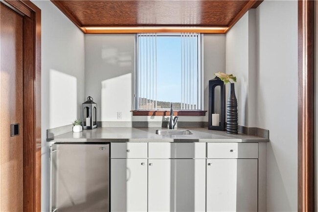 Building Photo - 5 W Mountain St