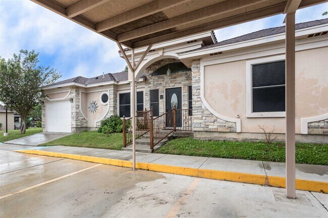 Building Photo - 901 Kings Way