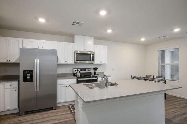Building Photo - "Charming 3-Bedroom Townhouse with 2.5 Baths in Scenic Las Vegas Locale!"