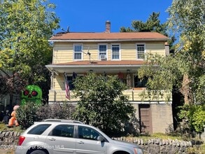 Building Photo - 1031 Lincoln St