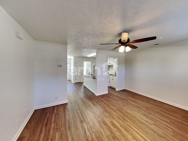Building Photo - 1419 Westview Dr