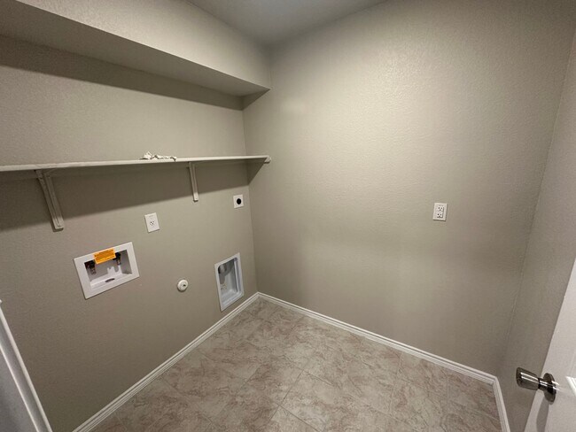 Building Photo - 5108 Karen Grn Dr