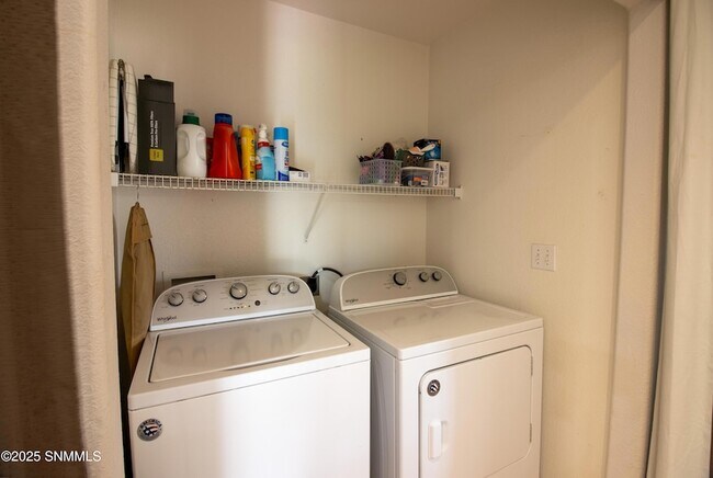 Building Photo - 3913 Pearl Ct