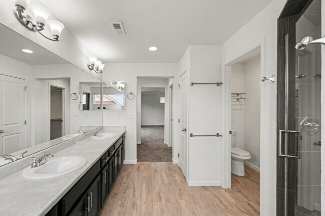 Building Photo - Stunning 4bed/3bath Oakwood Model Home in Erie