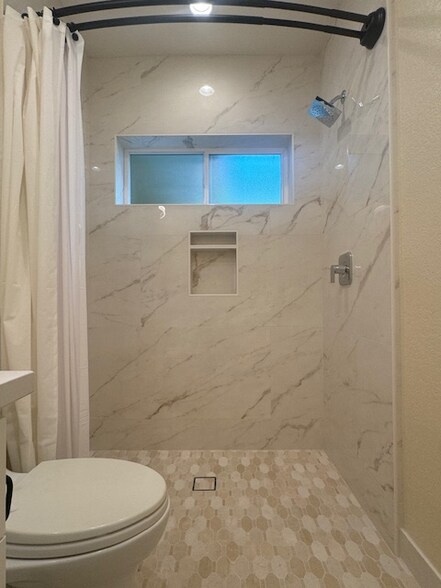 Building Photo - 2213 Bliss Ave